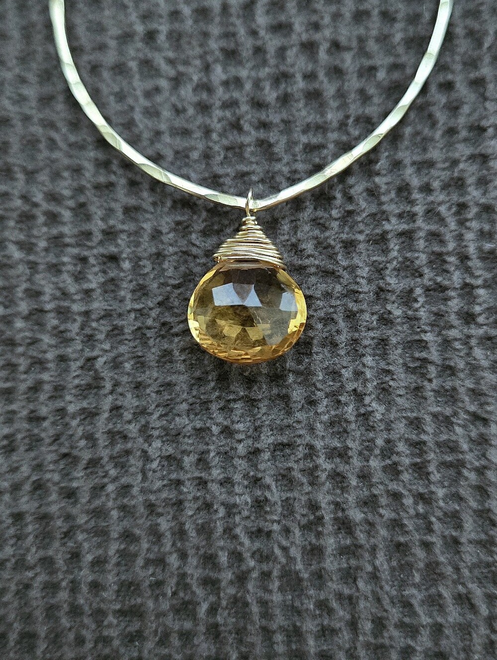 Hammered🔨 Gold💛 Open Ellipse Earrings With Dangling Citrine🧡 - NWOT - Picture 10 of 15